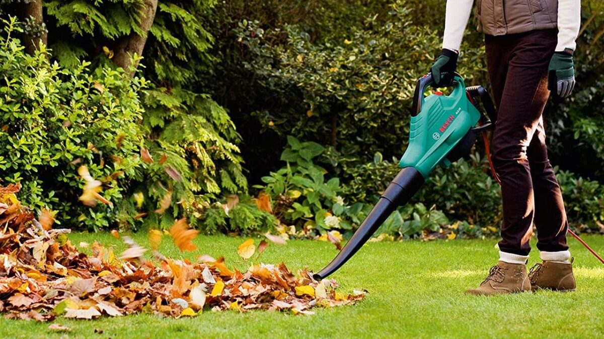 Top 7 Most Powerful Electric Leaf Blowers 2023 Buying Guide