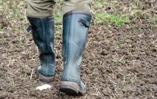 how to clean hunter boots
