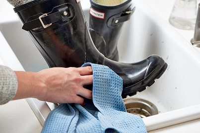 how to clean hunter boots